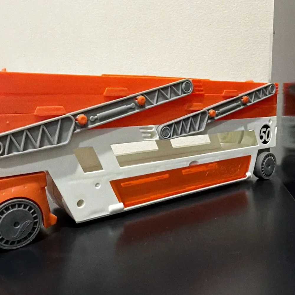 Hot Wheels Mega Hauler Truck Trailer Carrier Car Transporter for 50 Cars Toys